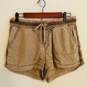Cloth & Stone Khaki Shorts Size S